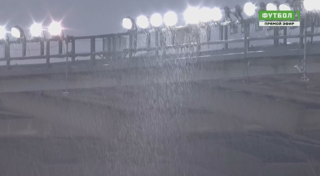 中场休息超20分钟!国米vs都灵雨势太大,球员迟迟未回场内