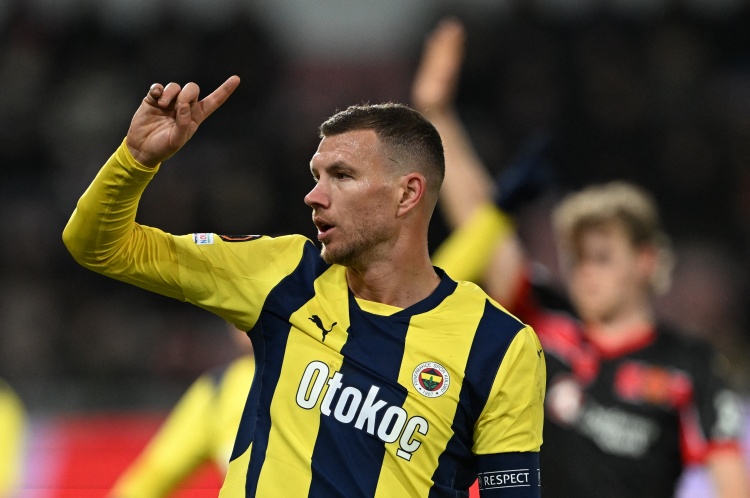 土媒:佛罗伦萨联系哲科经纪人尝试免签,球员首选留在费内巴切