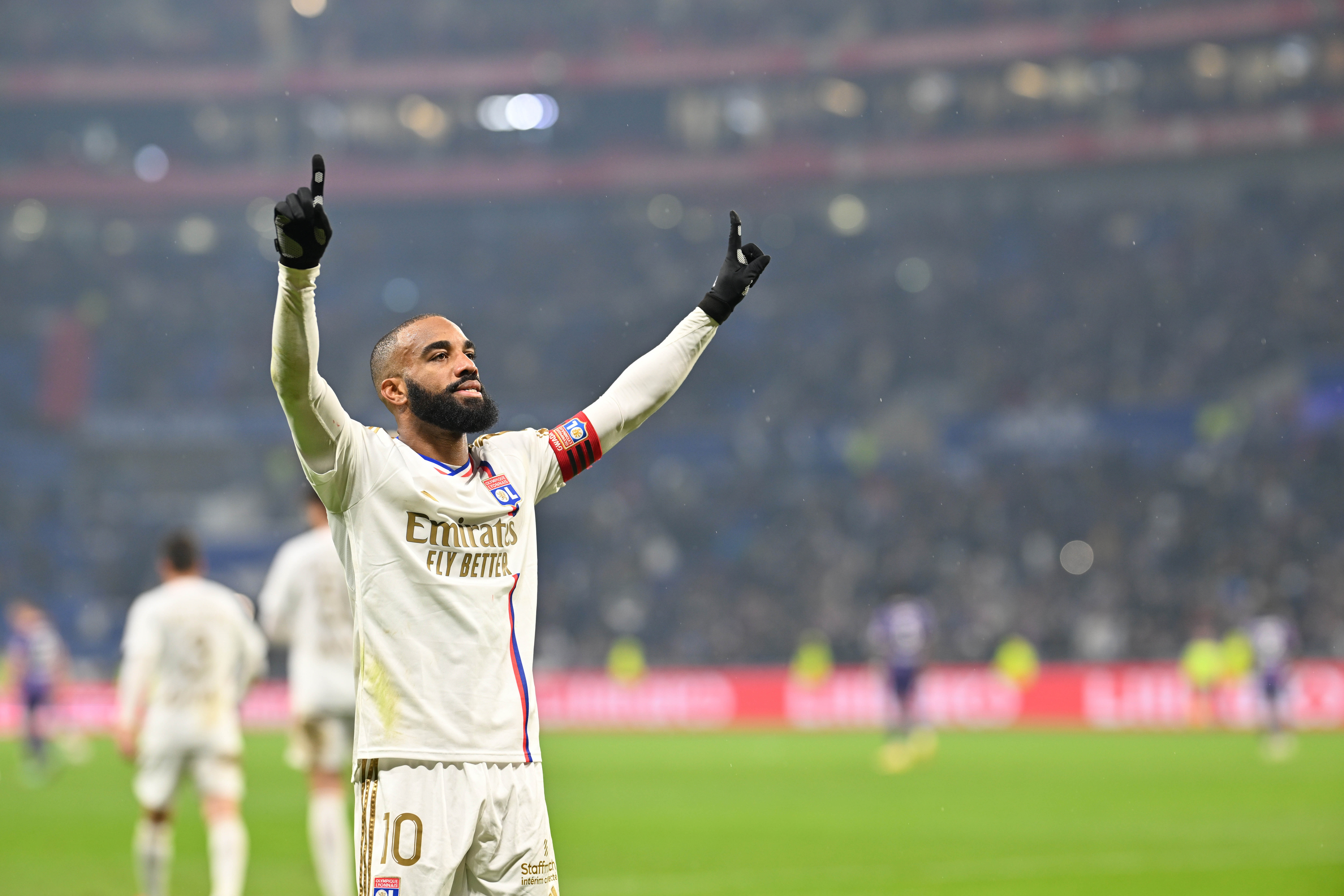 传奇功勋即将离队!里昂将为拉卡泽特举行告别仪式