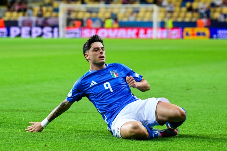 迪马：那不勒斯小将安布罗西诺同意加盟卡利亚里，克雷莫纳在竞争