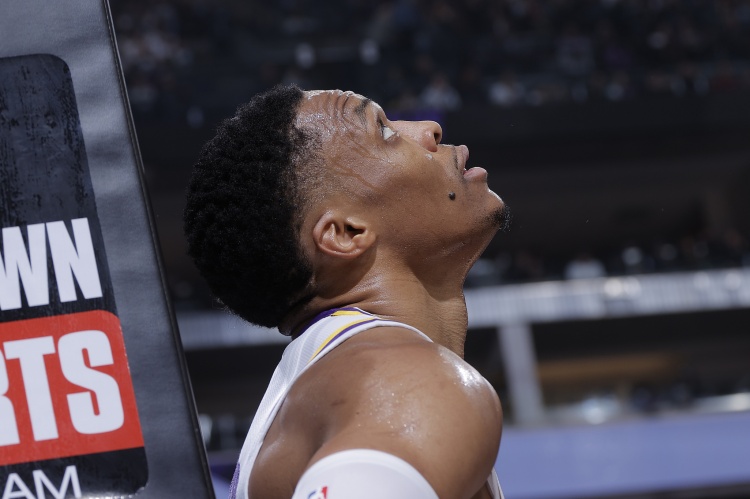 队记：自威少交易以来 詹姆斯对湖人缺乏方向感到沮丧