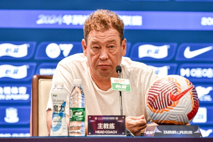 斯卢茨基:很骄傲队员们能一步步把比分打回来,高原没太大影响