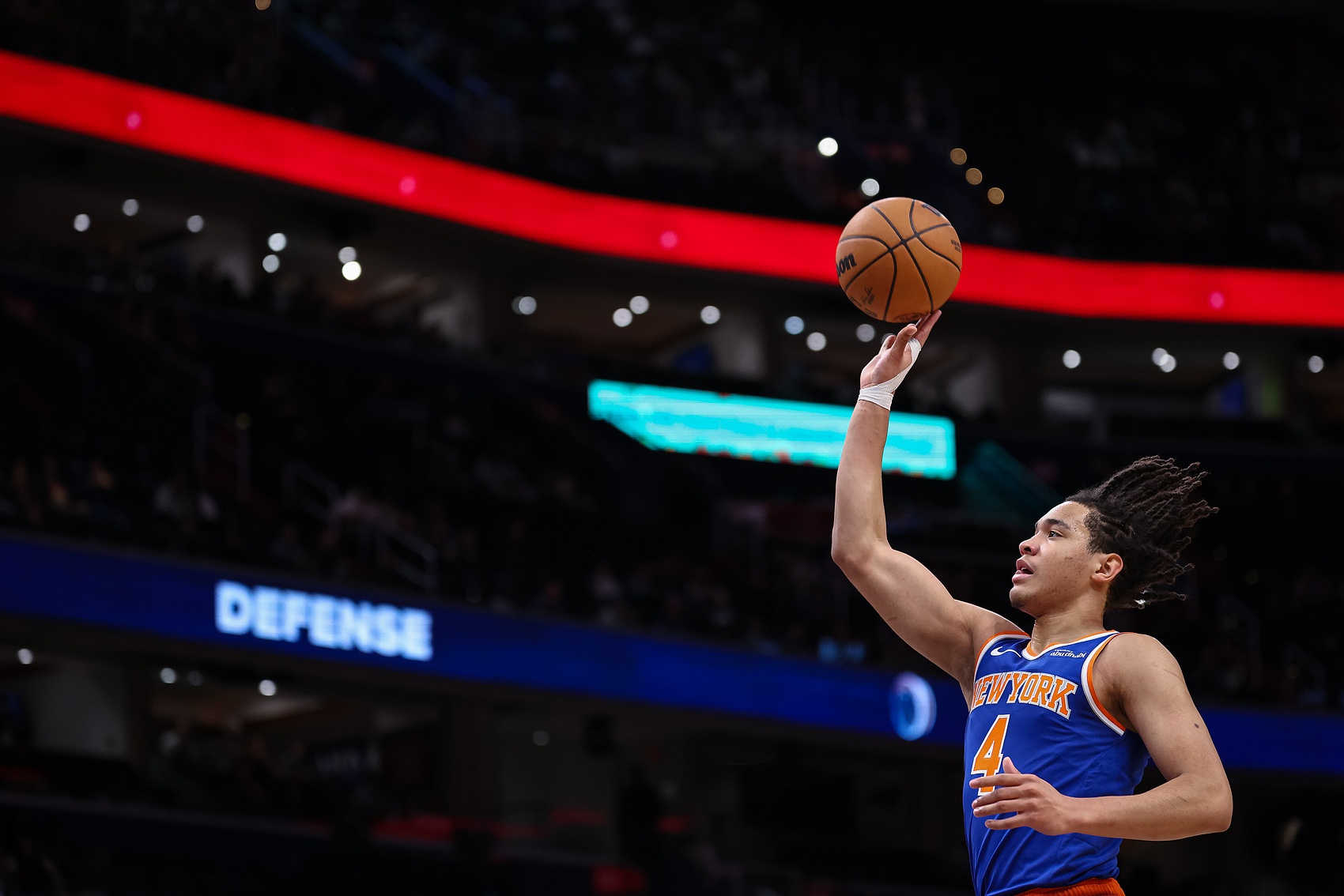 迈克-布朗:达迪耶要利用好自己身体优势 他有潜力在联盟长期立足